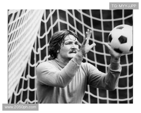 足球明星签名背后的故事与欧洲球员的传奇人生揭秘